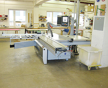 Formatkreissäge in der Werkstatt